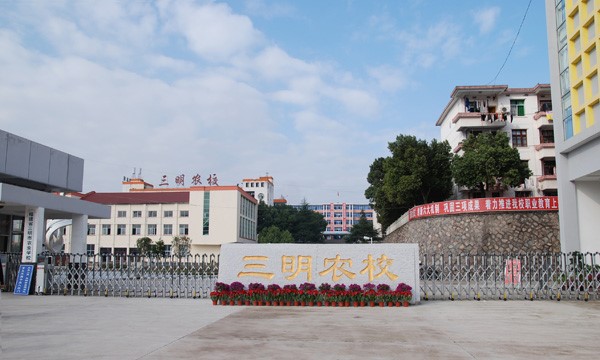华体会(中国)大门